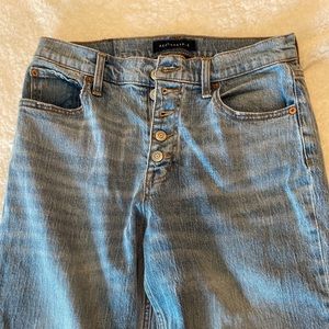 Aeropostale size 6 light wash mom jeans great condition